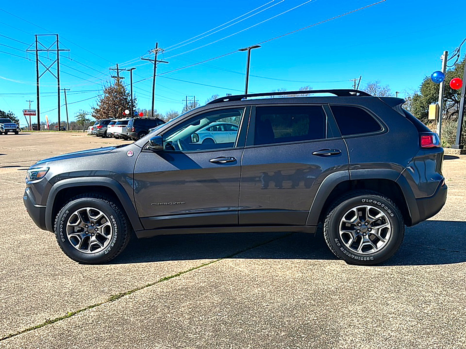 Used 2022 Jeep Cherokee Trailhawk w/ Trailer Tow Group image 5