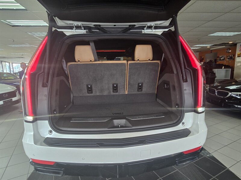 Used 2022 Cadillac Escalade Sport w/ Touring Package AWD/4WD image 27