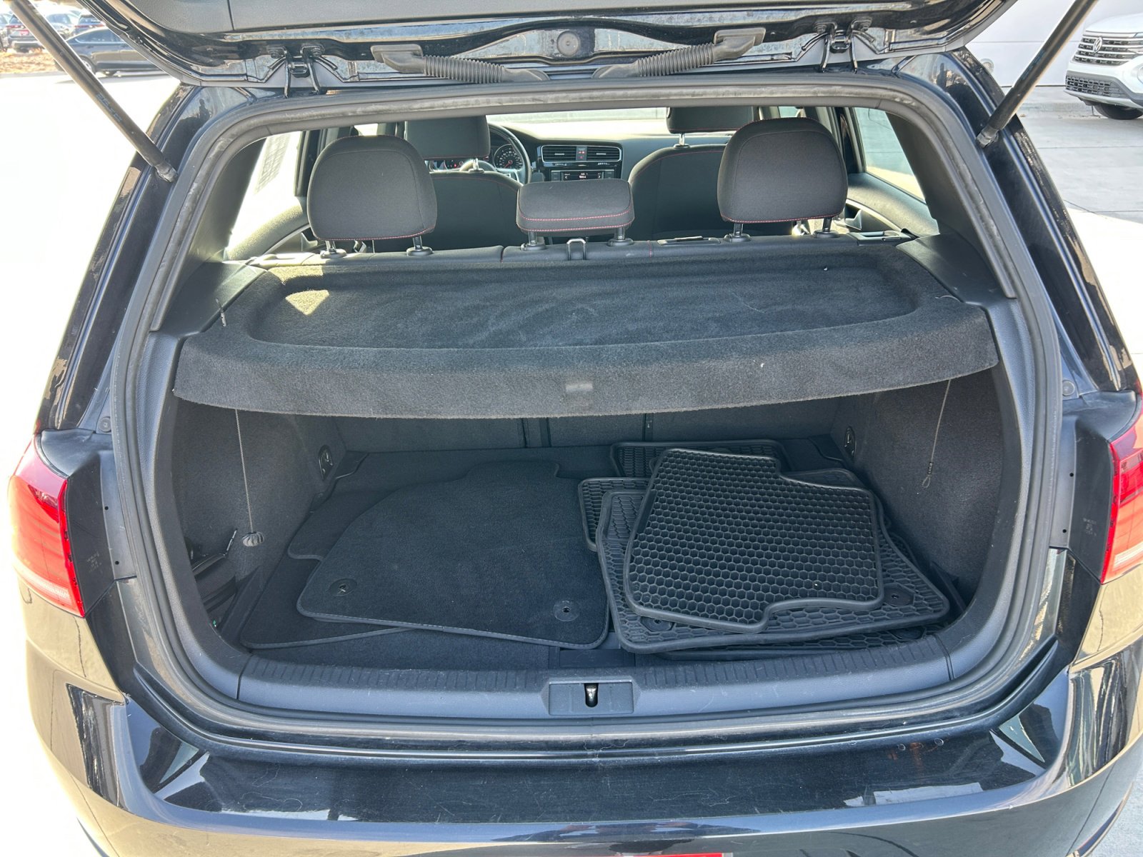 Used 2019 Volkswagen GTI SE image 10