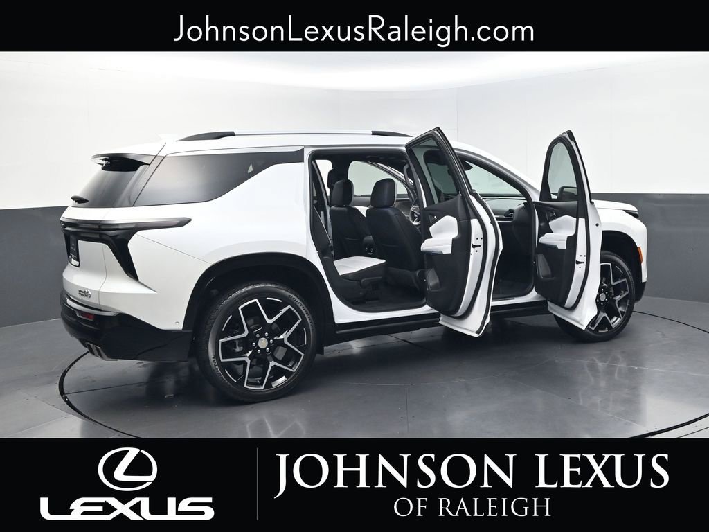 Used 2025 Chevrolet Traverse High Country FWD image 30