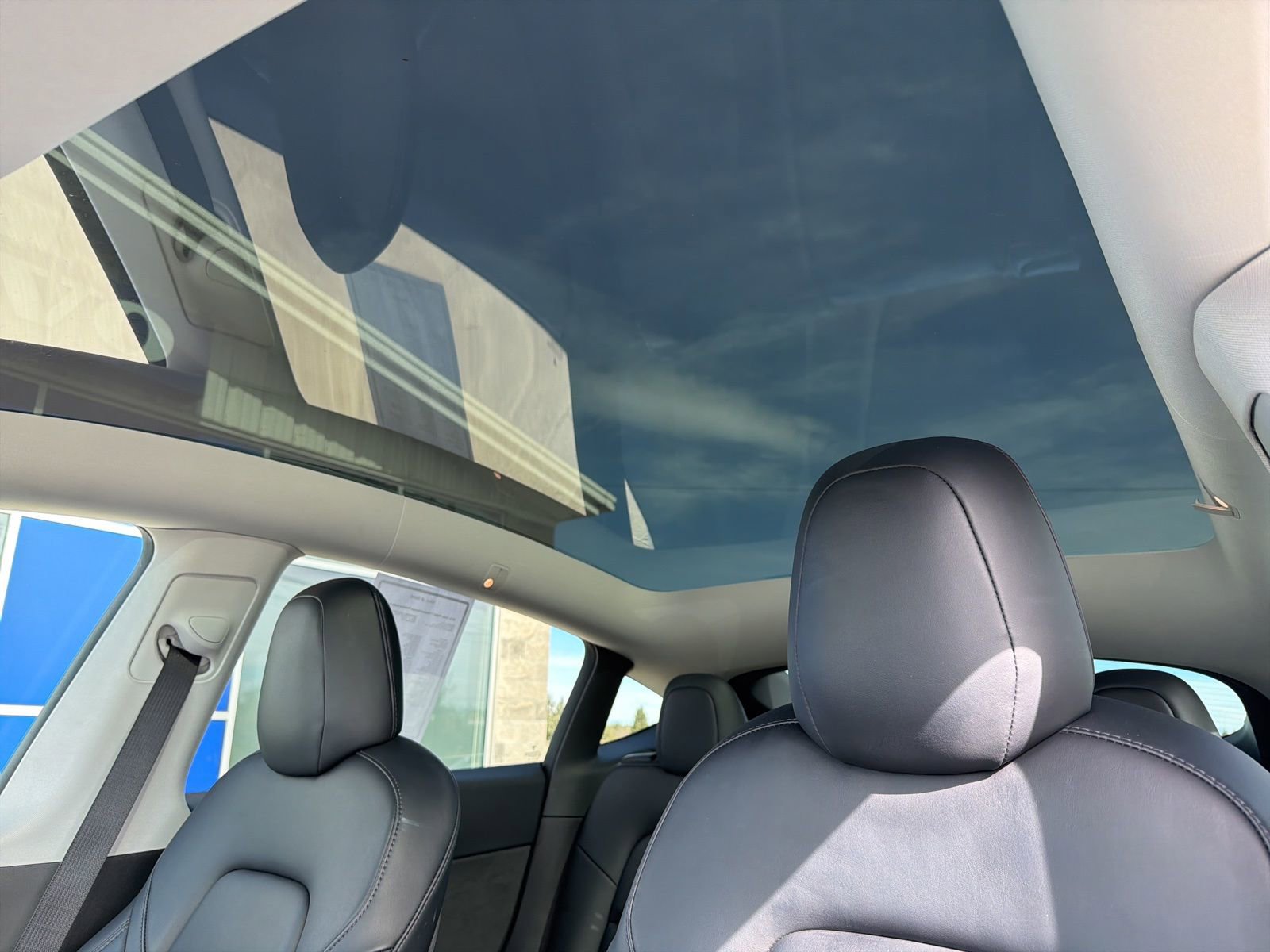 Used 2021 Tesla Model Y Standard Range image 17