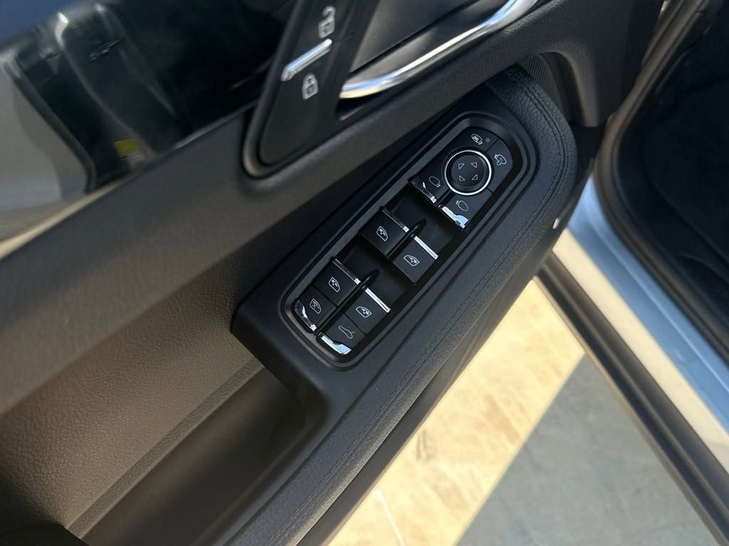 Used 2020 Porsche Macan image 11