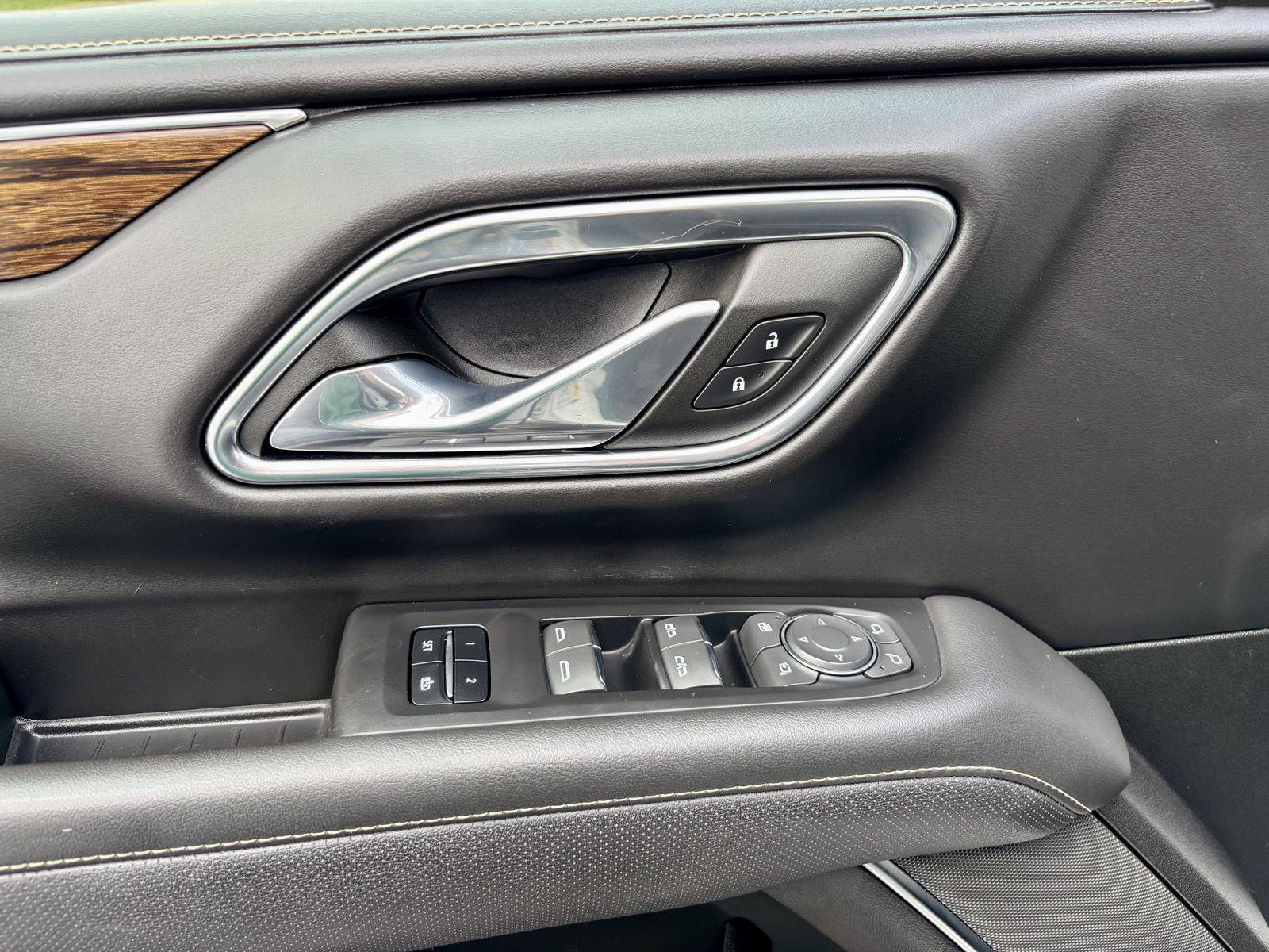 Used 2023 Chevrolet Suburban Premier image 22