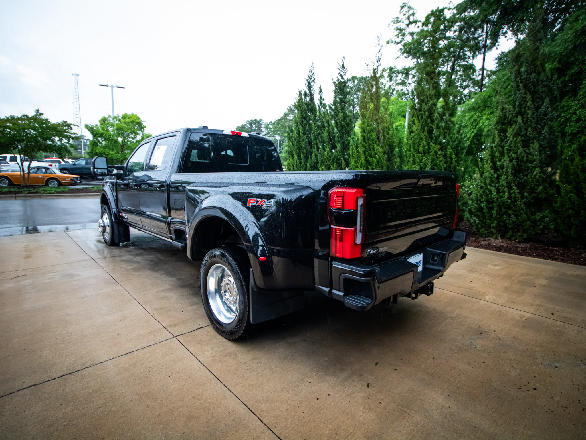 Used 2025 Ford F450 Platinum w/ FX4 Off-Road Package AWD/4WD image 8