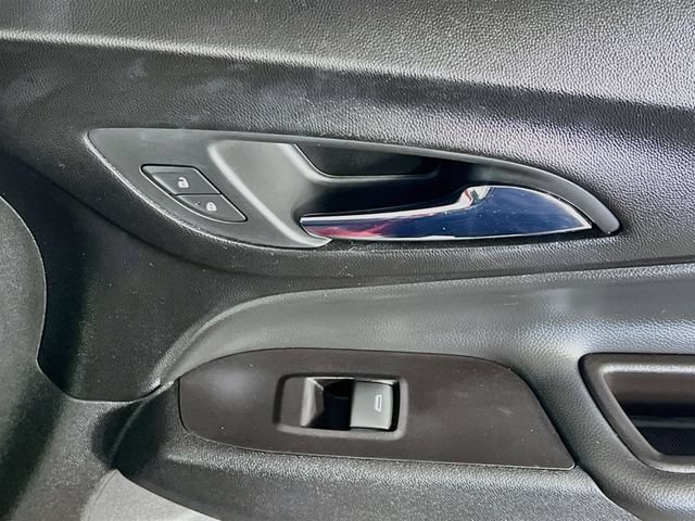 Used 2018 Chevrolet Equinox LT FWD image 32