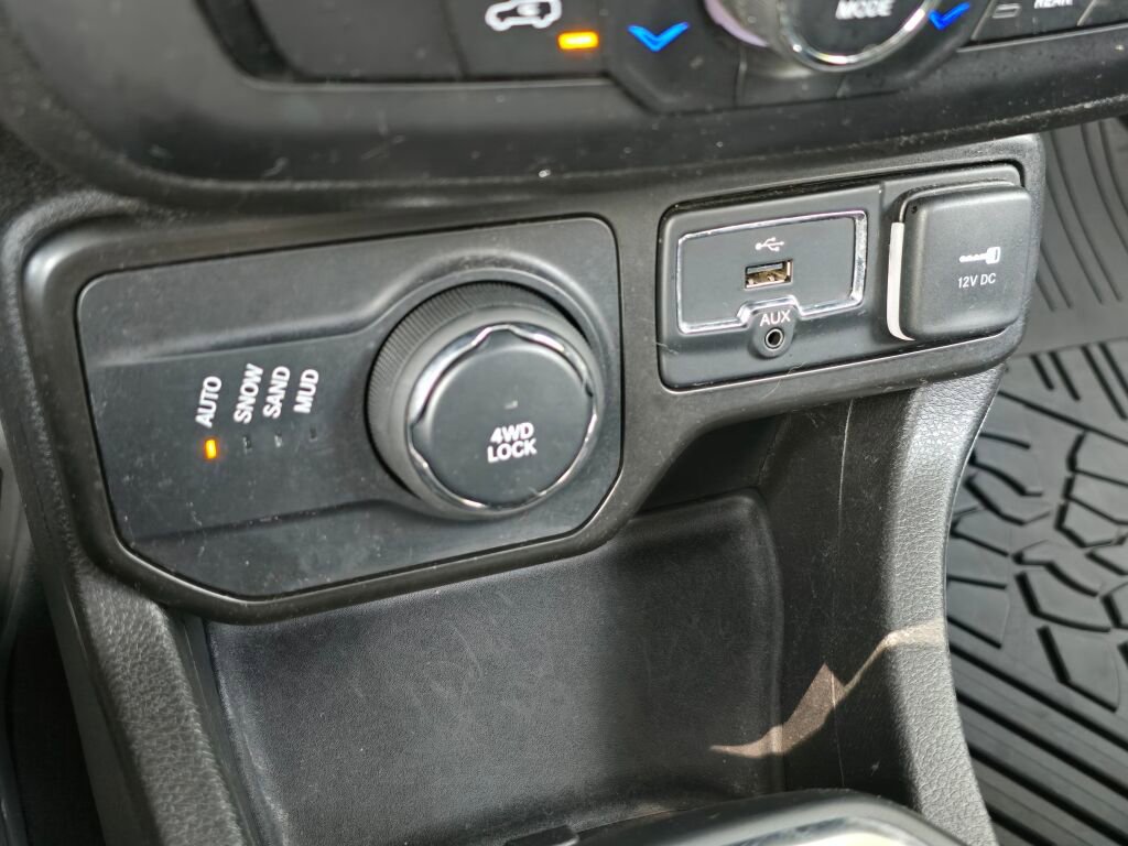 Used 2021 Jeep Renegade Sport image 30