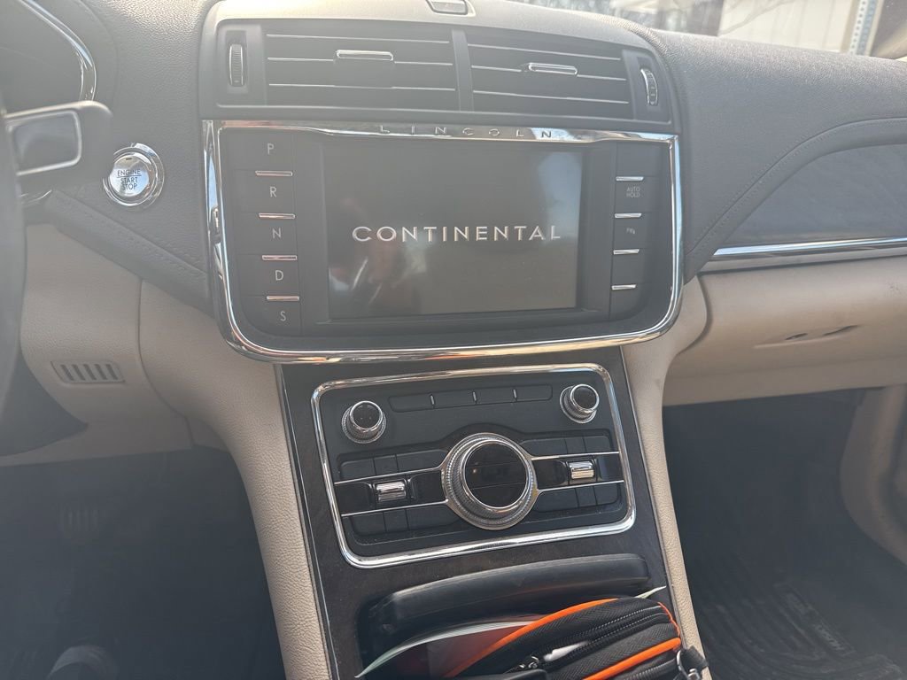 Used 2017 Lincoln Continental Select AWD/4WD image 3