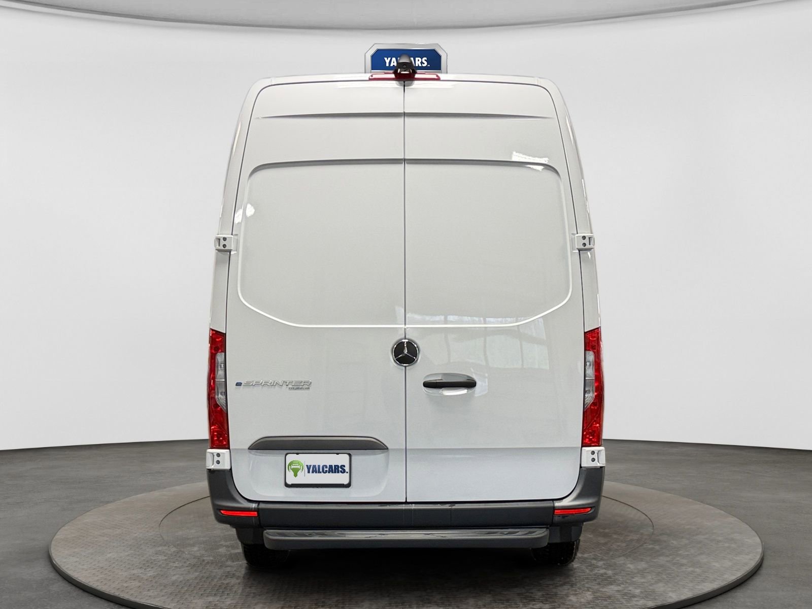 Used 2024 Mercedes-Benz eSprinter 170 Cargo image 4