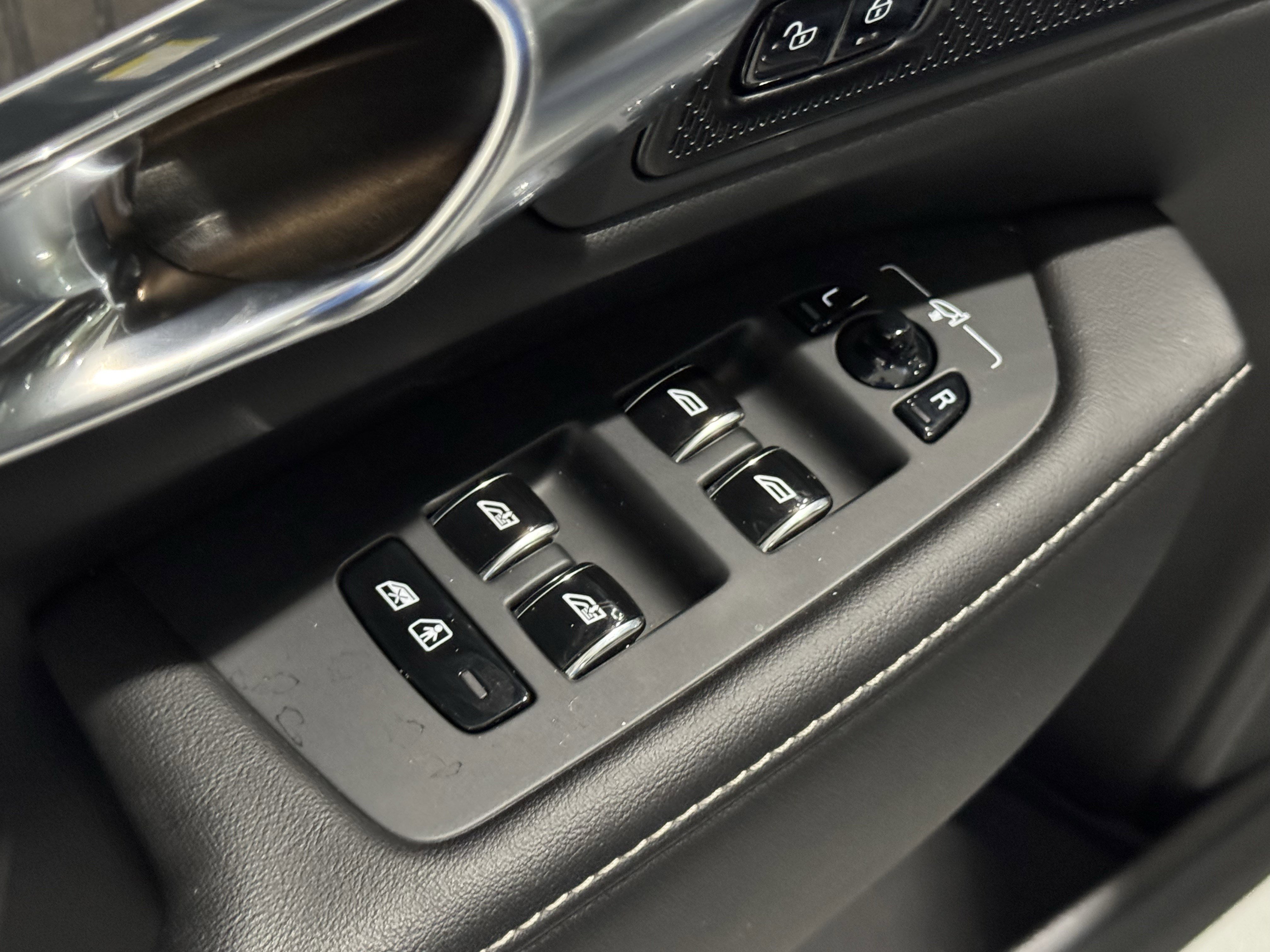 Used 2023 Volvo S90 B6 Ultimate w/ Protection Package Premier image 24