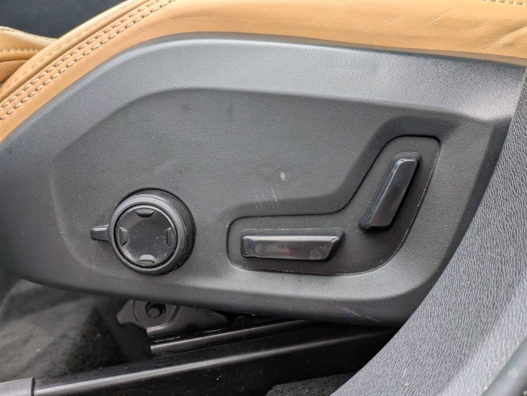 Used 2023 Volvo XC60 B5 Ultimate AWD/4WD image 25