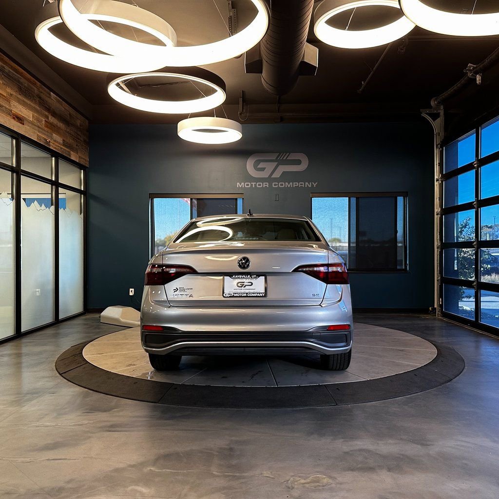 Used 2024 Volkswagen Jetta SE image 4