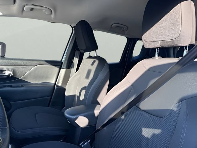 Used 2018 Jeep Renegade Altitude AWD/4WD image 14