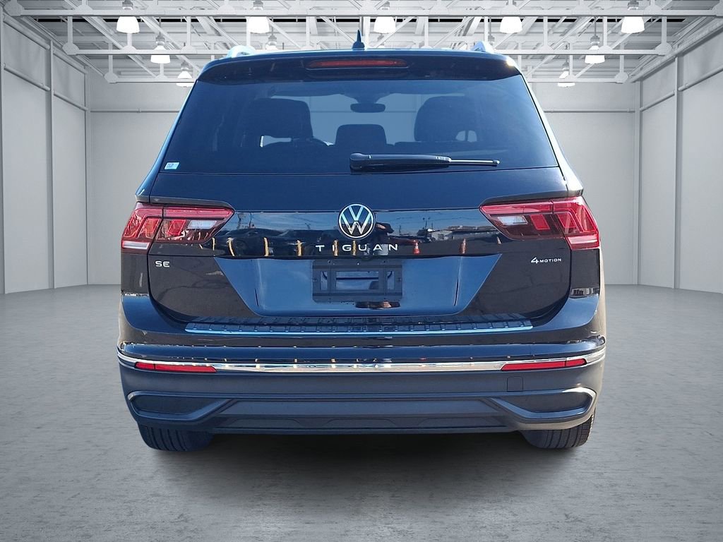 Certified 2022 Volkswagen Tiguan SE w/ Panoramic Sunroof Package AWD/4WD image 5