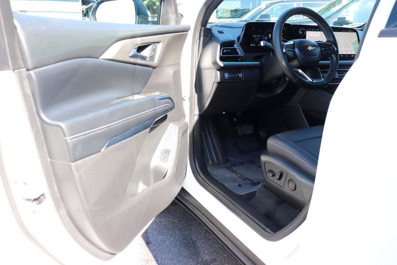 Used 2026 Chevrolet Traverse LT AWD/4WD image 10