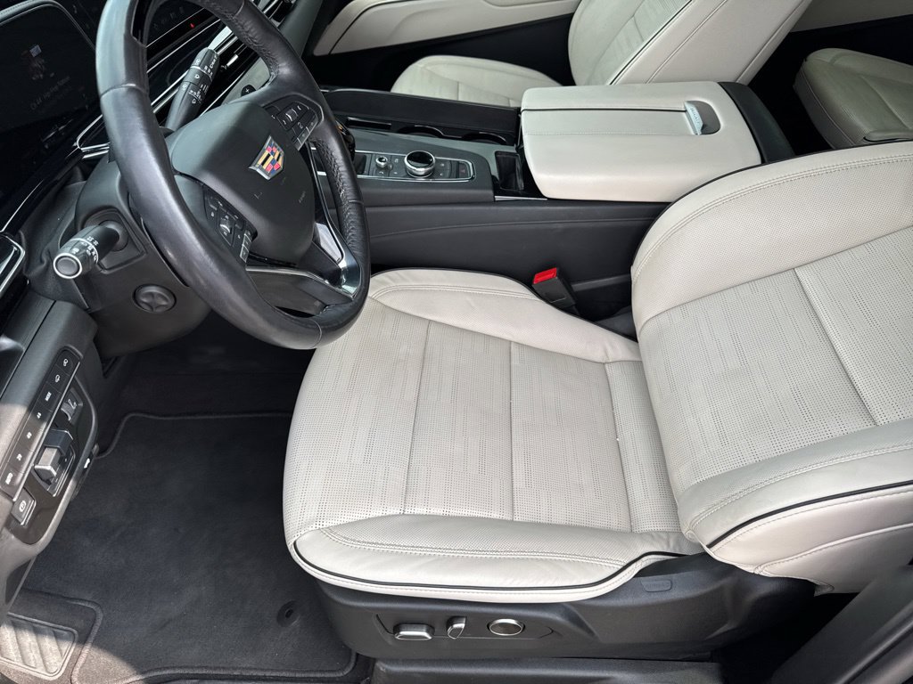 Used 2024 Cadillac Escalade Sport w/ LPO, ONYX Package AWD/4WD image 27