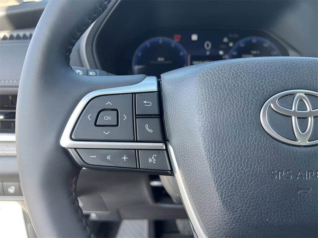 Used 2025 Toyota Grand Highlander FWD image 17