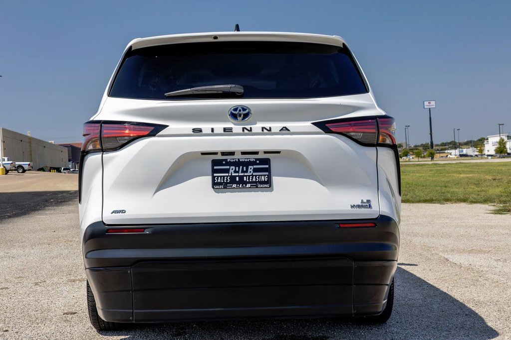 Used 2022 Toyota Sienna LE image 6