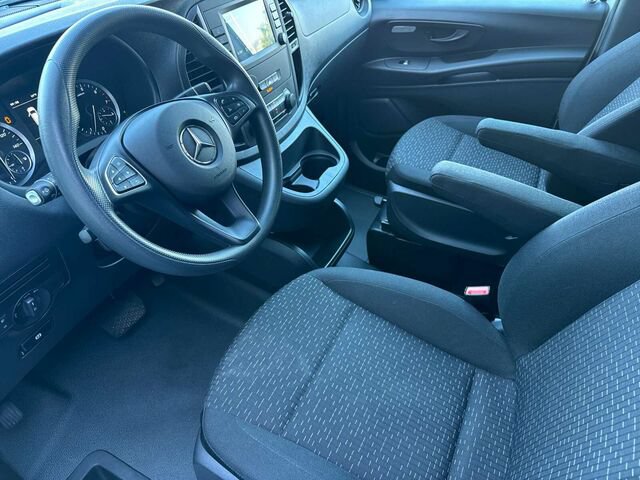 Used 2023 Mercedes-Benz Metris image 11