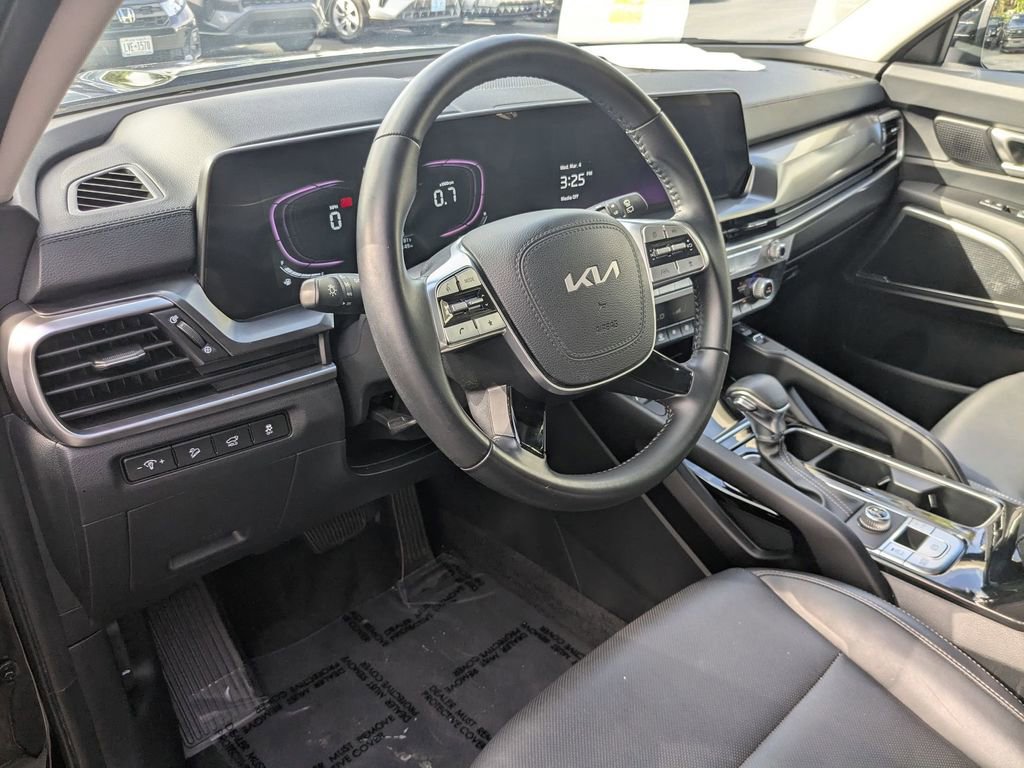 Used 2025 Kia Telluride S image 13