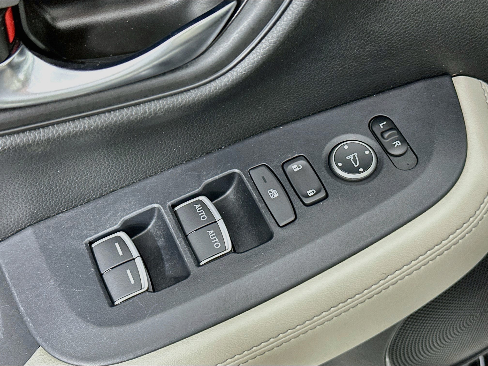 Used 2023 Honda HR-V EX-L image 17