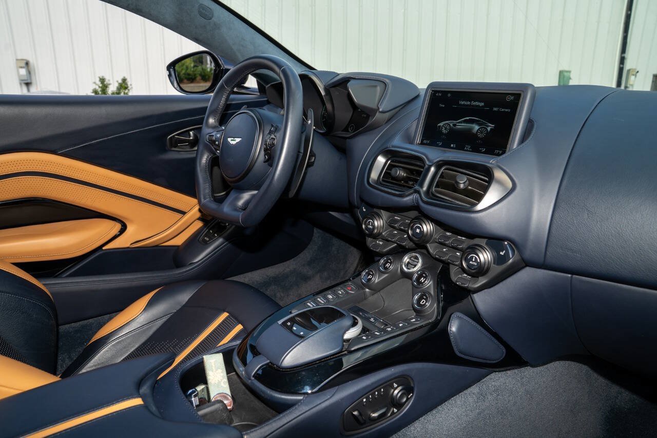 Used 2020 Aston Martin V8 Vantage Coupe RWD image 29