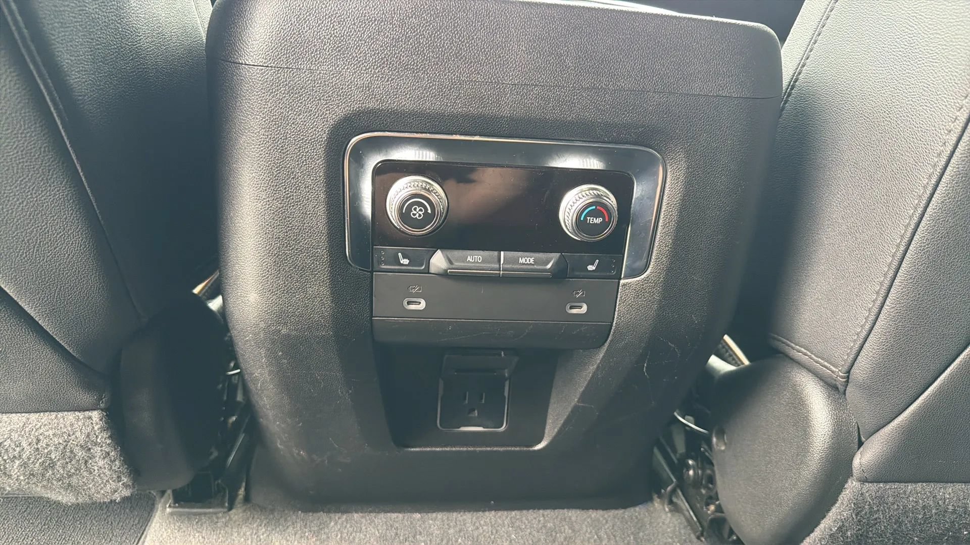 Used 2022 GMC Yukon AT4 AWD/4WD image 19