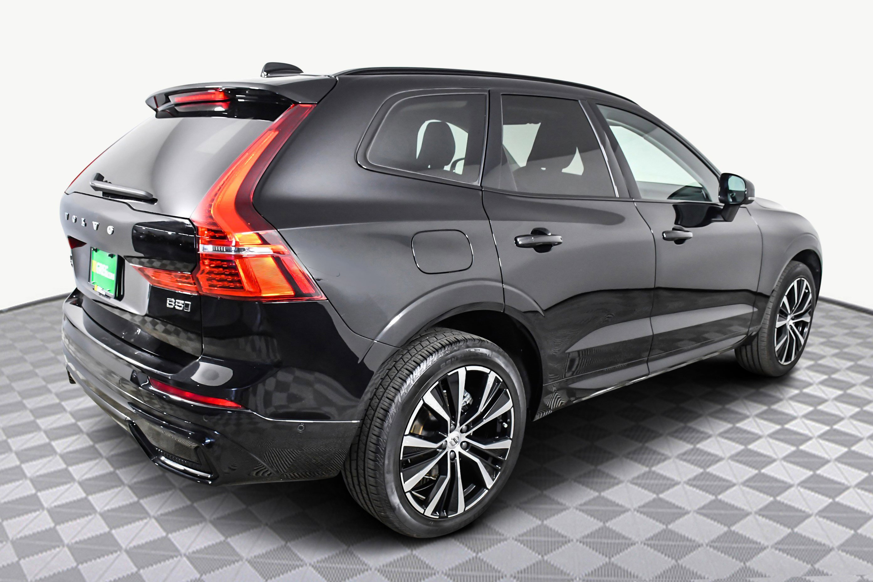 Used 2024 Volvo XC60 B5 Plus image 8