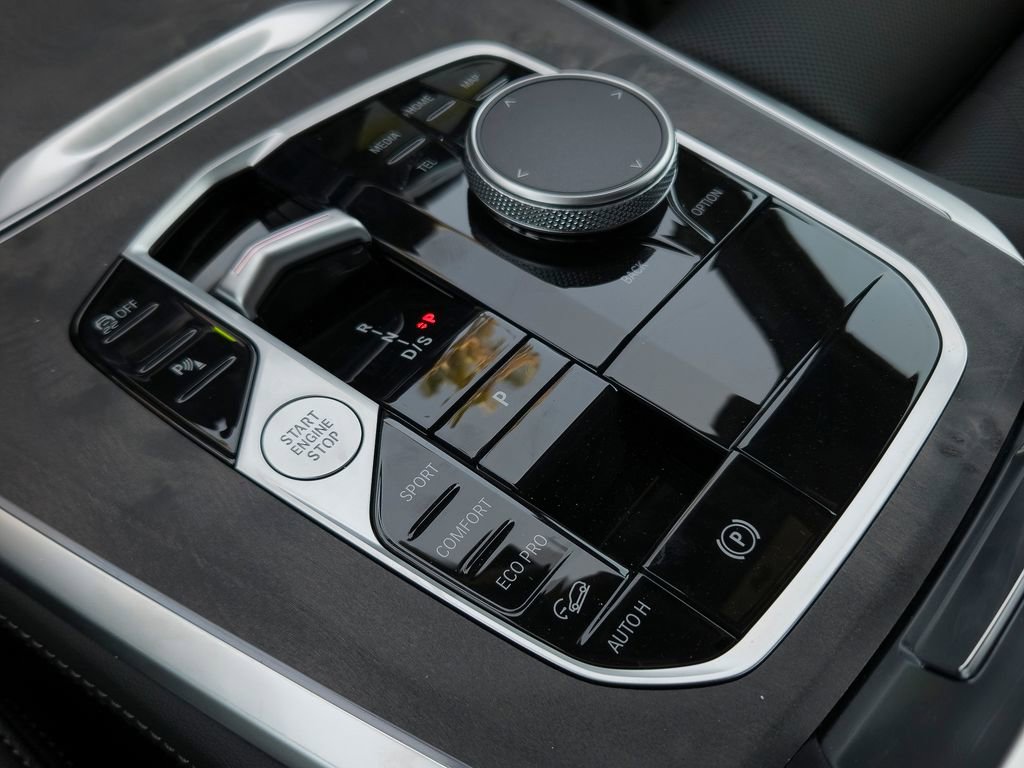 New 2026 BMW X5 xDrive40i w/ M Sport Package AWD/4WD image 10