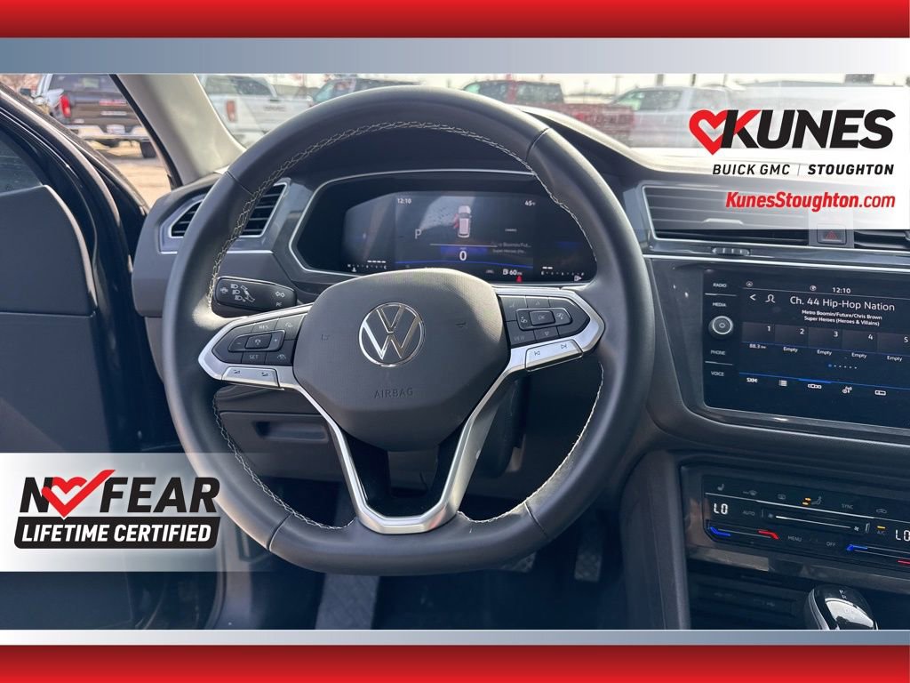 Used 2024 Volkswagen Tiguan SE image 41