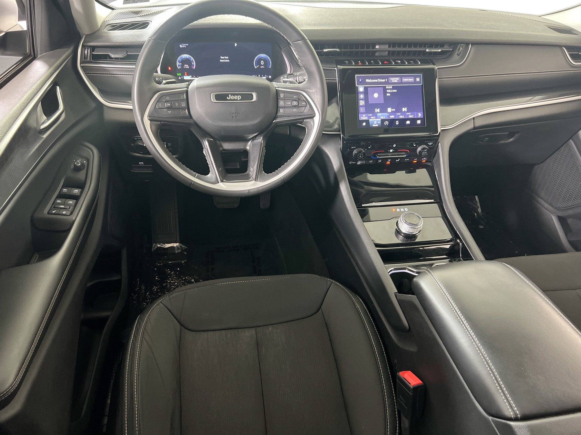 Used 2023 Jeep Grand Cherokee Laredo w/ Luxury Tech Group I AWD/4WD image 22