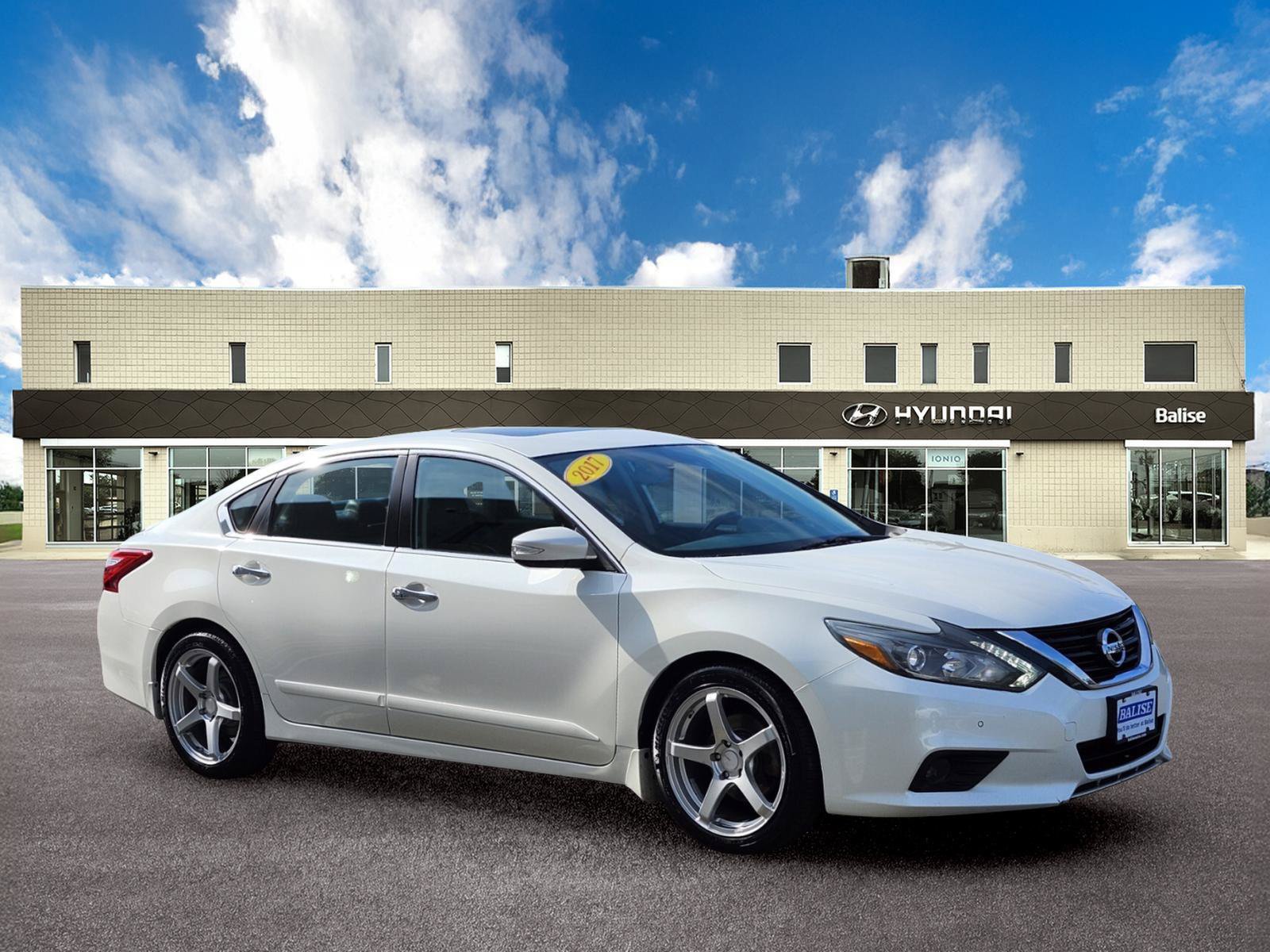 Used 2017 Nissan Altima 3.5 SL w/ 3.5SL Technology Package FWD image 1