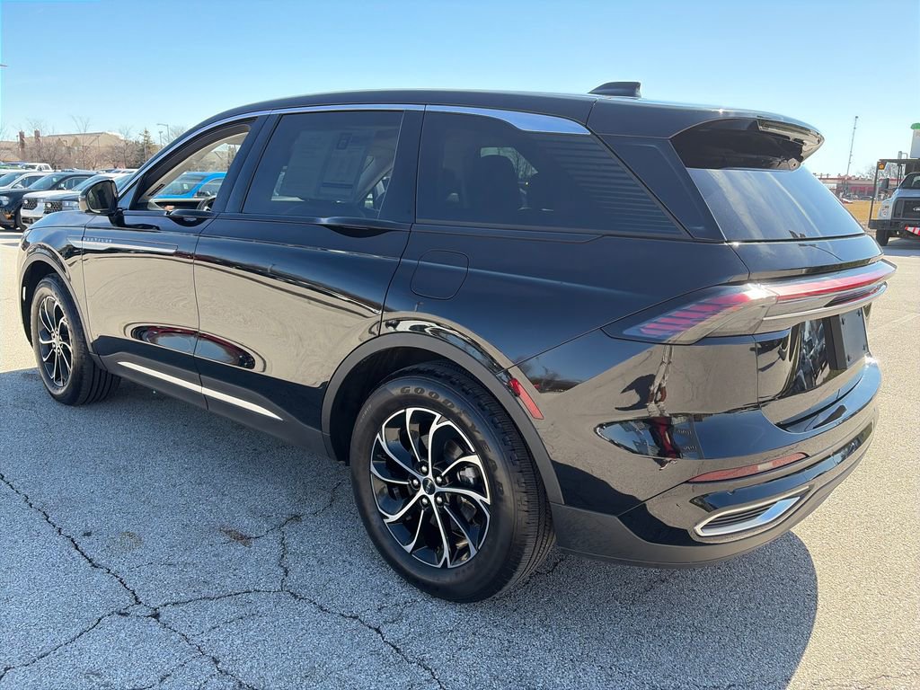 Used 2025 Lincoln Nautilus Premier w/ Equipment Group 102A image 7