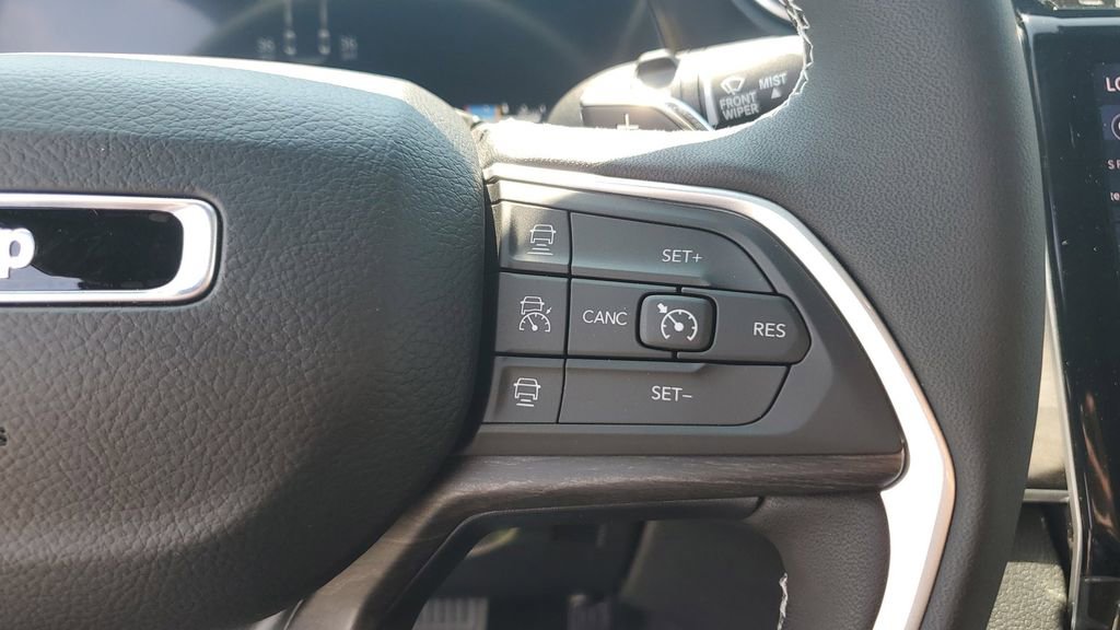 New 2025 Jeep Grand Cherokee L Limited w/ Black Appearance Package image 30