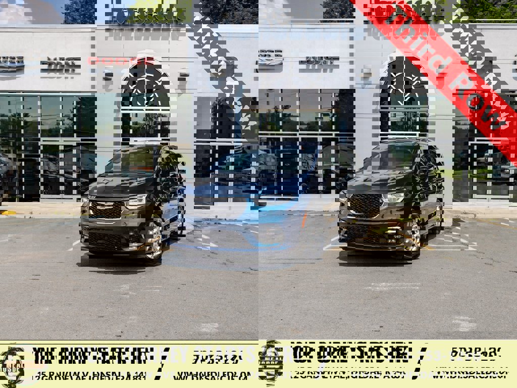 New 2025 Chrysler Pacifica Select
