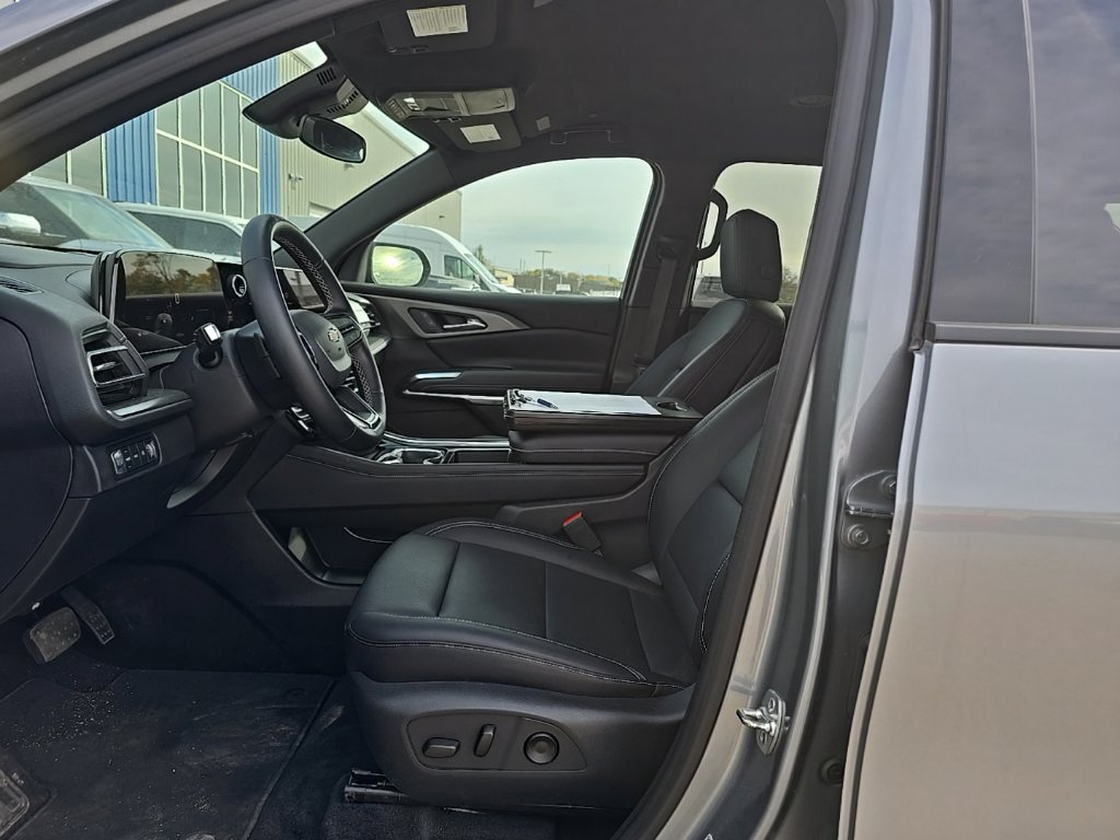 Used 2026 Chevrolet Traverse LT AWD/4WD image 13