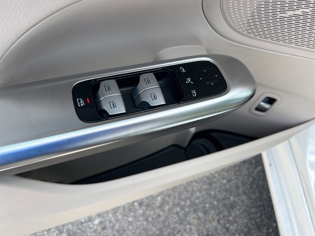 Used 2025 Mercedes-Benz C 300 Sedan image 35