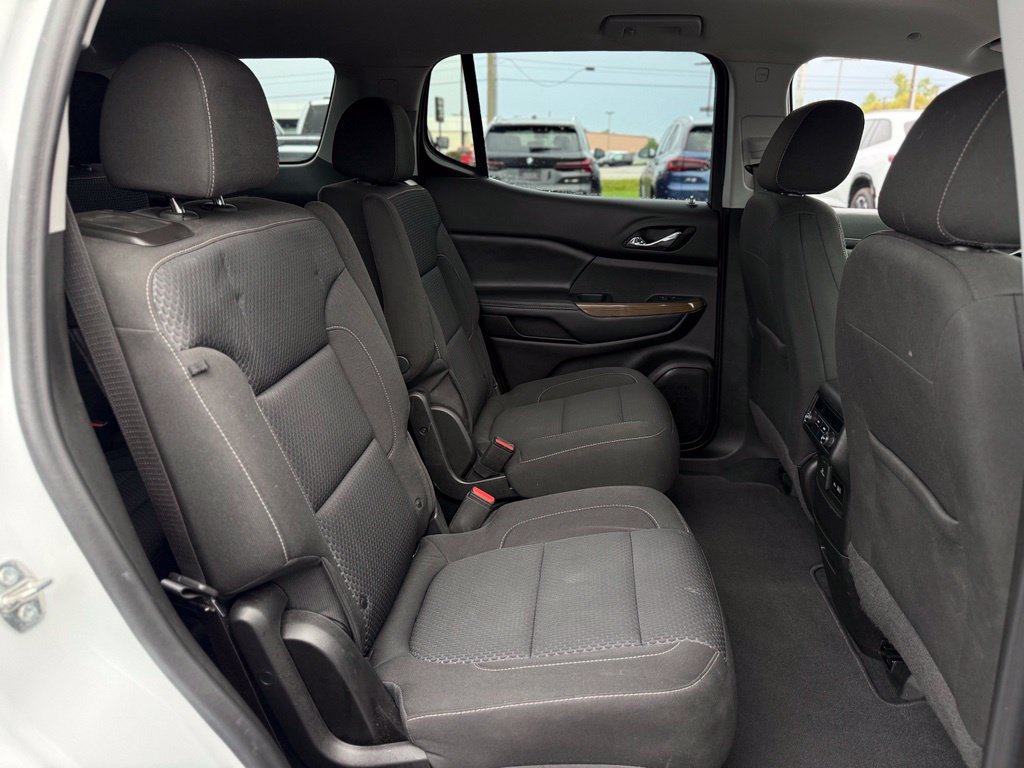 Used 2022 GMC Acadia SLE w/ Driver Convenience Package FWD image 14