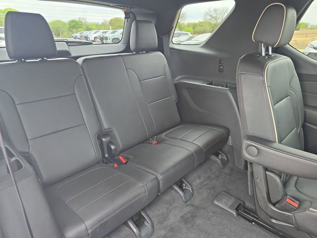 Used 2023 Chevrolet Traverse Premier image 12
