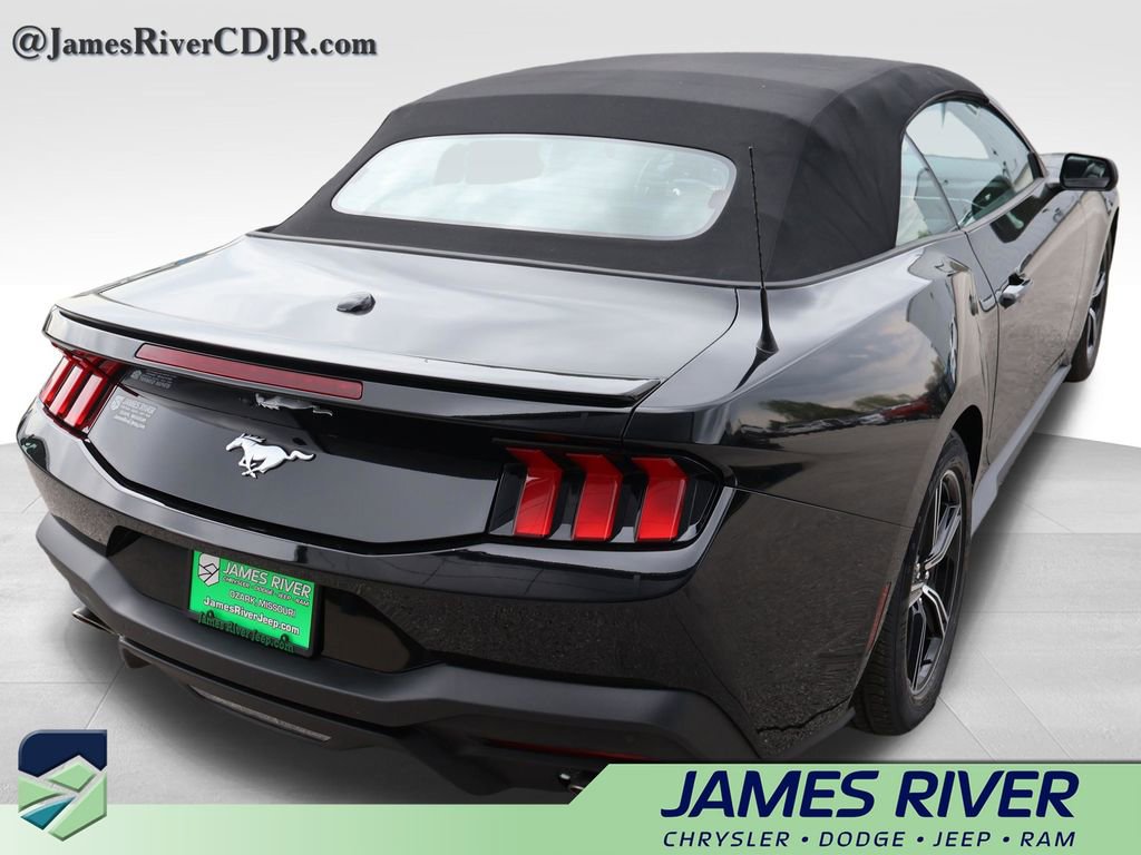 Used 2025 Ford Mustang Premium image 5