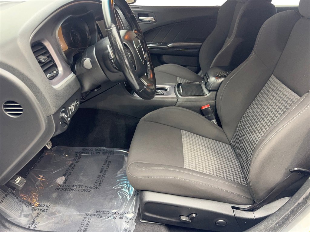 Used 2022 Dodge Charger R/T w/ Blacktop Package image 28
