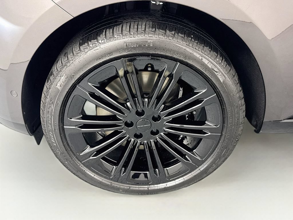 New 2026 Land Rover Range Rover Long Wheelbase SE AWD/4WD image 32