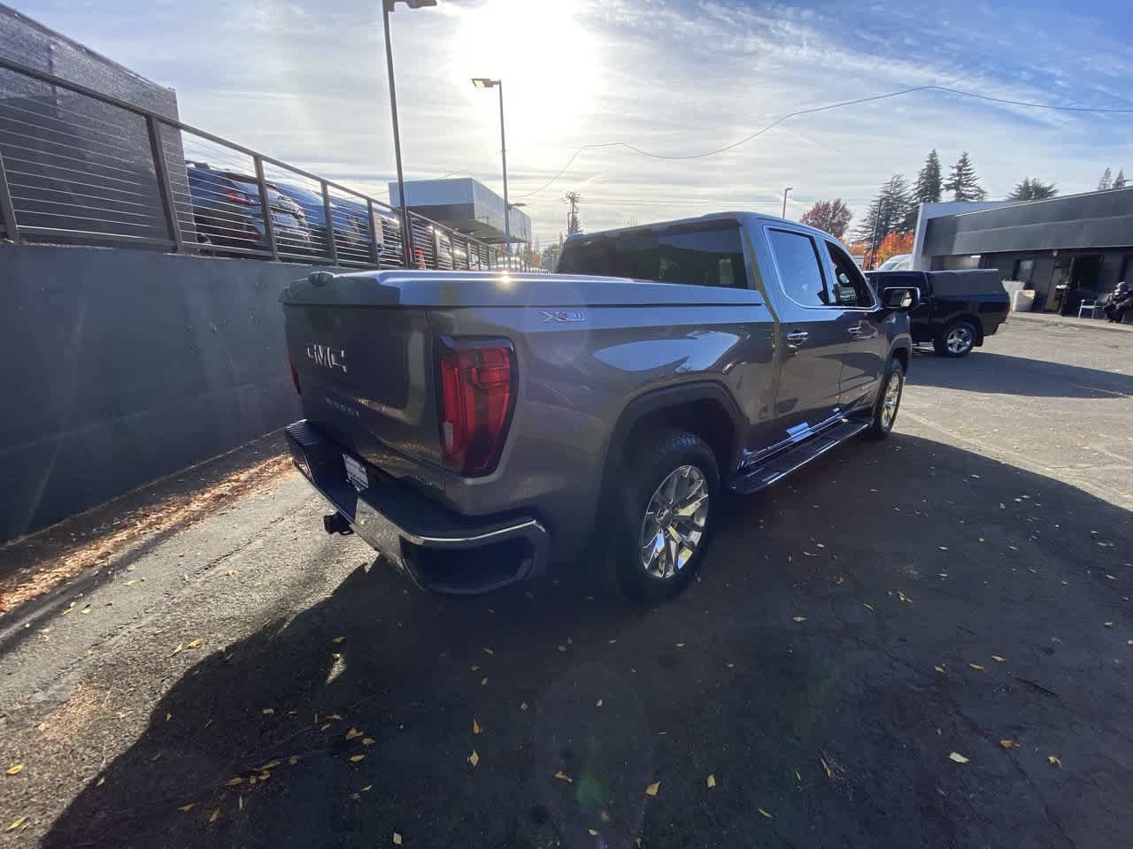 Used 2021 GMC Sierra 1500 SLT w/ SLT Premium Package AWD/4WD image 6
