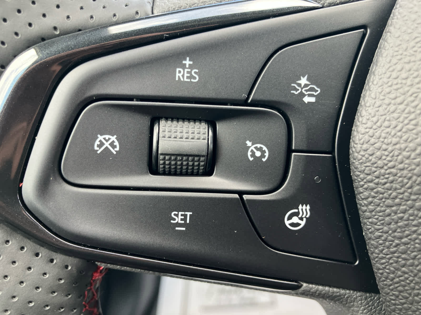 New 2026 Chevrolet Trax RS w/ Sunroof Package image 17