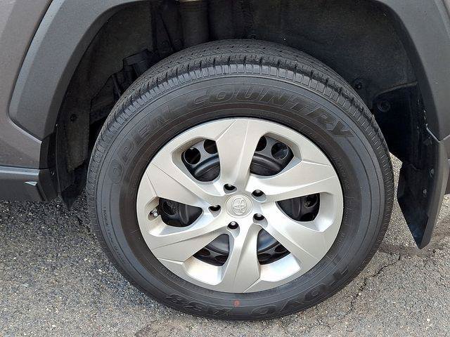 Certified 2023 Toyota RAV4 LE AWD/4WD image 5
