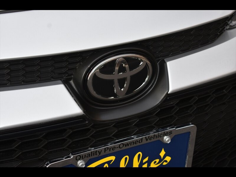 Used 2021 Toyota Corolla LE w/ Carpet Mat Package (TMS) FWD image 44