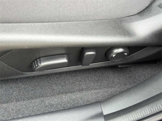 Used 2025 Subaru Crosstrek 2.0i Premium image 17