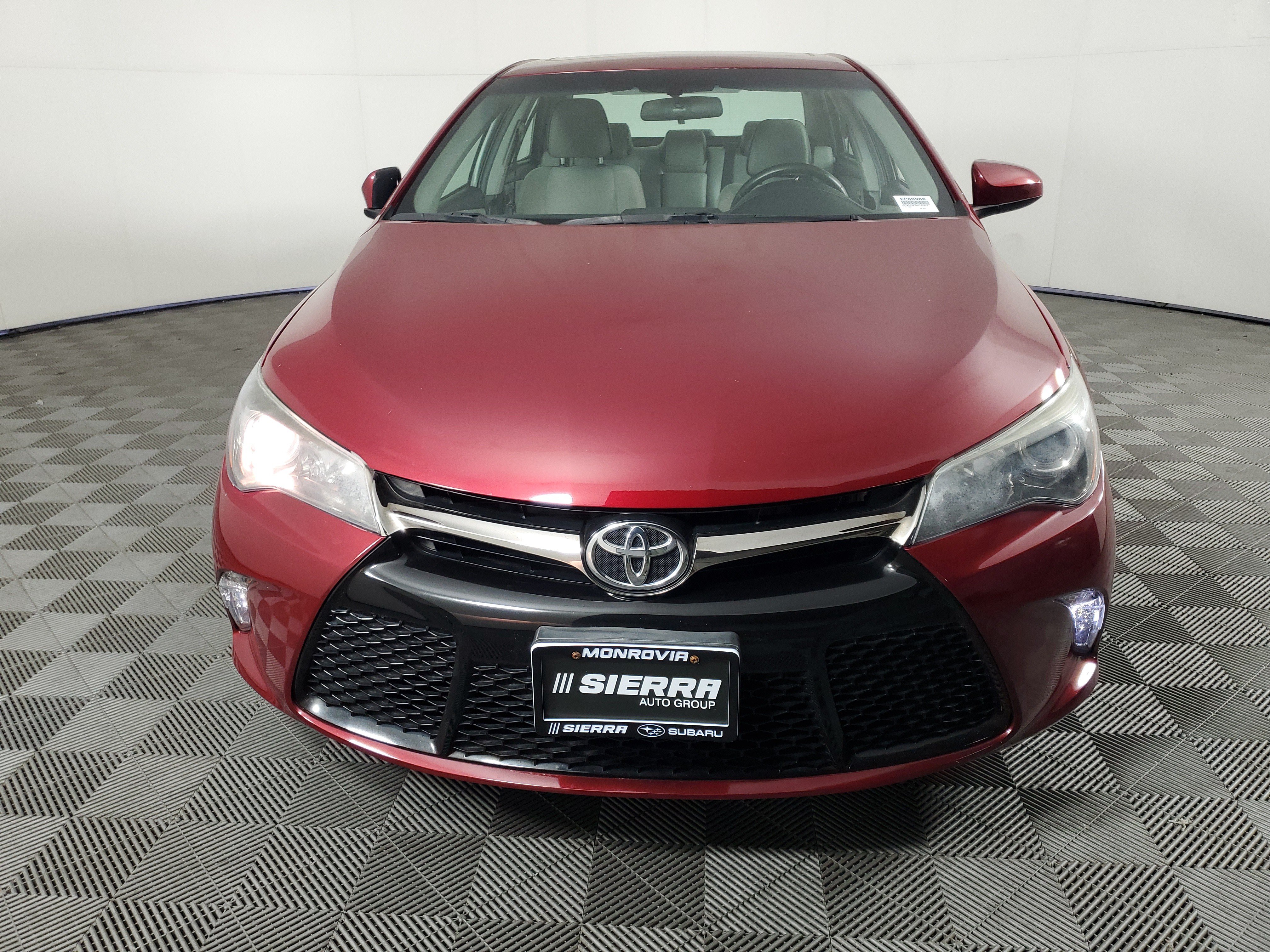 Used 2017 Toyota Camry XSE w/ Moonroof Package FWD image 9