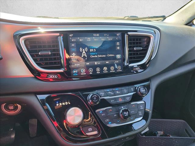 Used 2020 Chrysler Pacifica Touring-L w/ Advanced Safetytec Group image 17