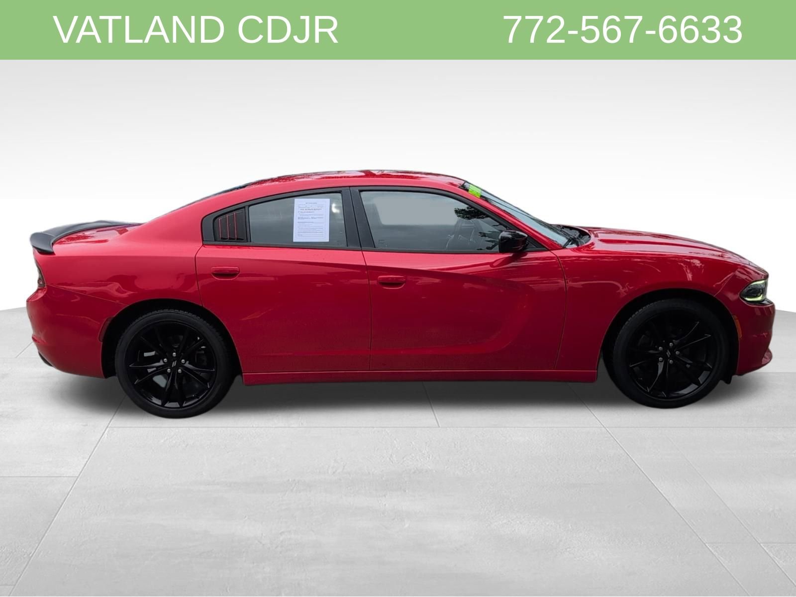 Used 2018 Dodge Charger SXT w/ Blacktop Package image 4