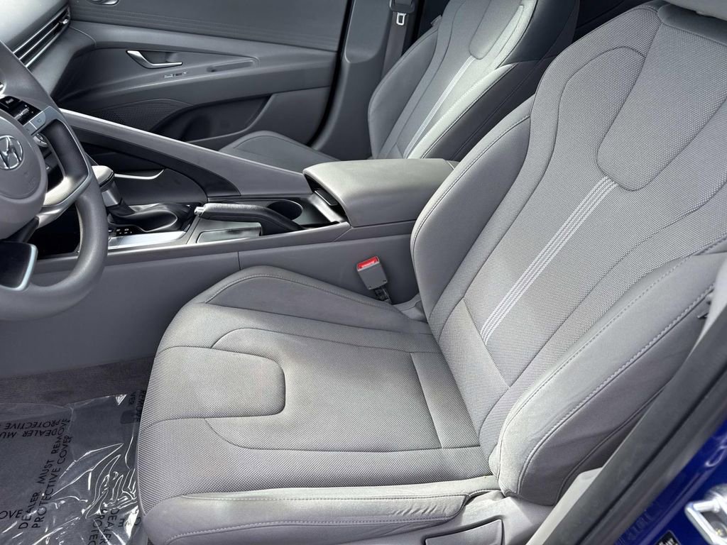 Used 2023 Hyundai Elantra SE image 19
